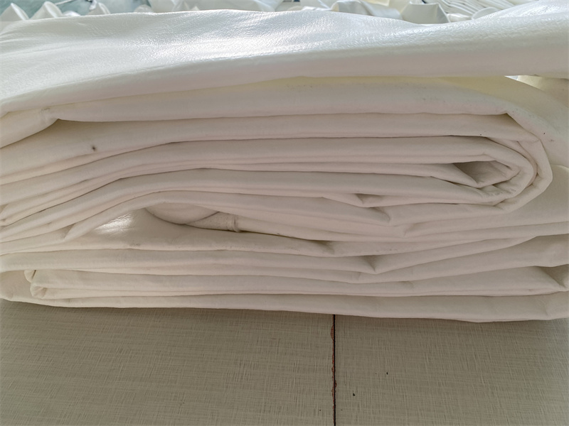 鑫泉環保材料pps濾袋根據客戶要求制作尺寸125*3150
